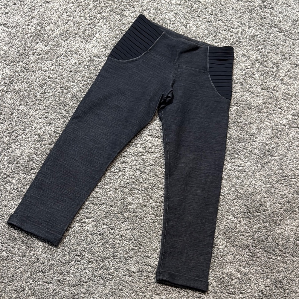 Lululemon Heather Grey Capri Cuffed Legging